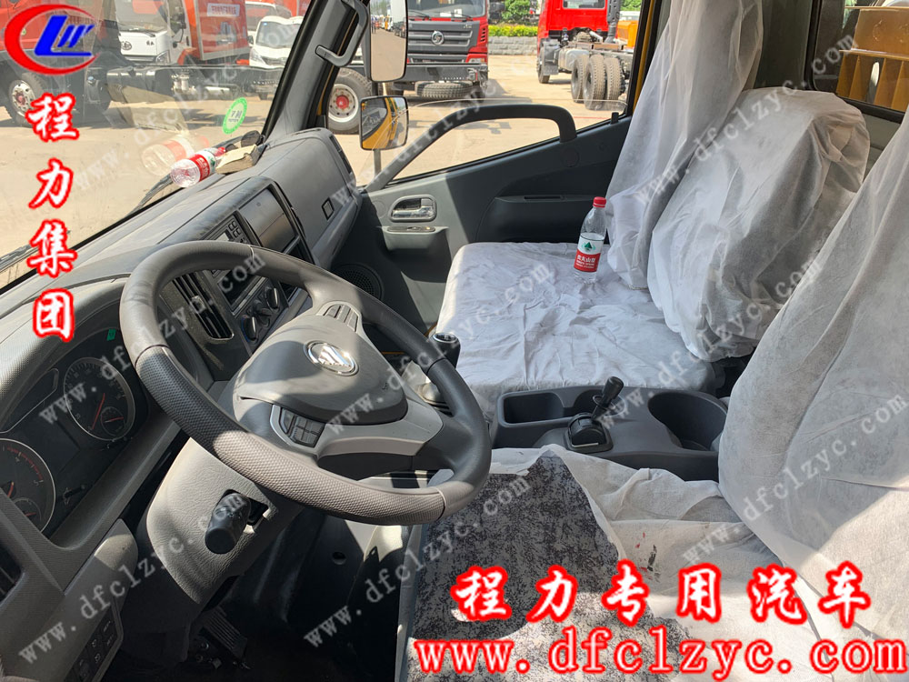 福田奧鈴一拖二清障車內飾