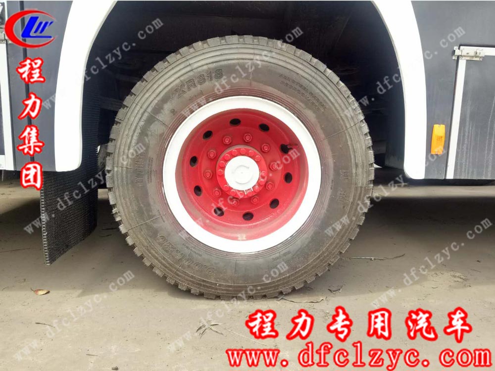 東風(fēng)天錦水罐消防車(chē)（國(guó)五）外觀(guān)細(xì)節(jié)圖