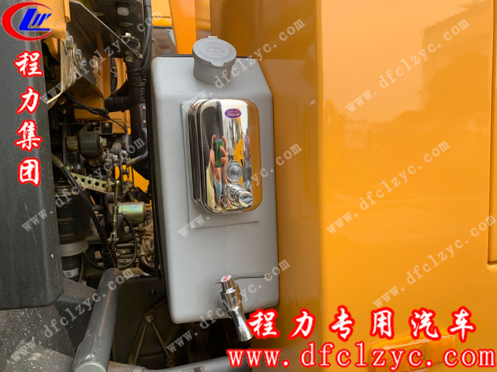 重汽前四后八拖吊聯(lián)體清障車(chē)洗手箱