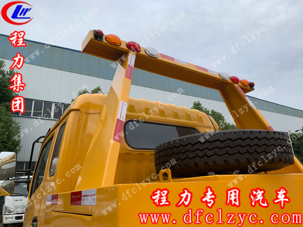 東風(fēng)多利卡D8聯(lián)體一拖一清障車細節(jié)