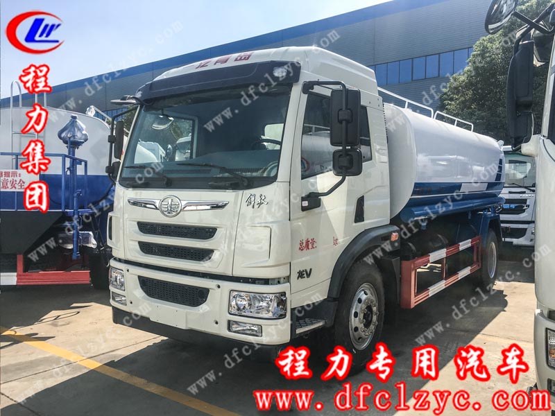 湖北程力集團生產的15噸解放龍V灑水車