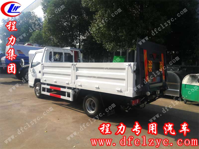 程力集團(tuán)國六唐駿歐鈴?fù)把b垃圾車，裝配液壓尾板，車廂可選裝側(cè)翻欄板，方便空桶搬運(yùn)