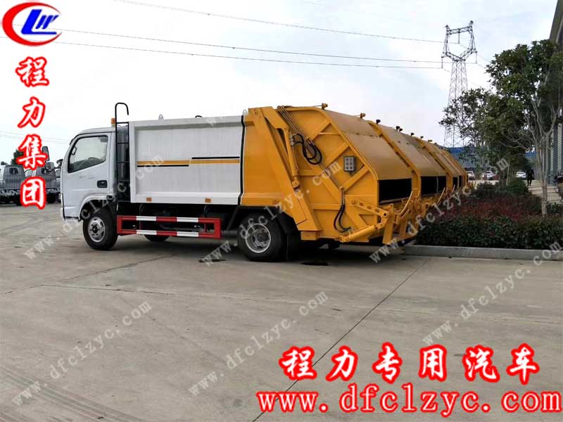 程力集團(tuán)壓縮垃圾車，整裝待發(fā)，出口海外